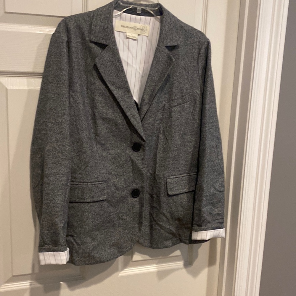 Blazer with cuffs that be rolled up/down.